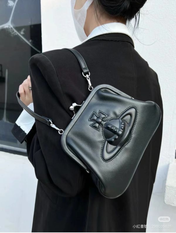 Vivienne Westwood [JENNIE同款]牛皮黑色浮雕包 