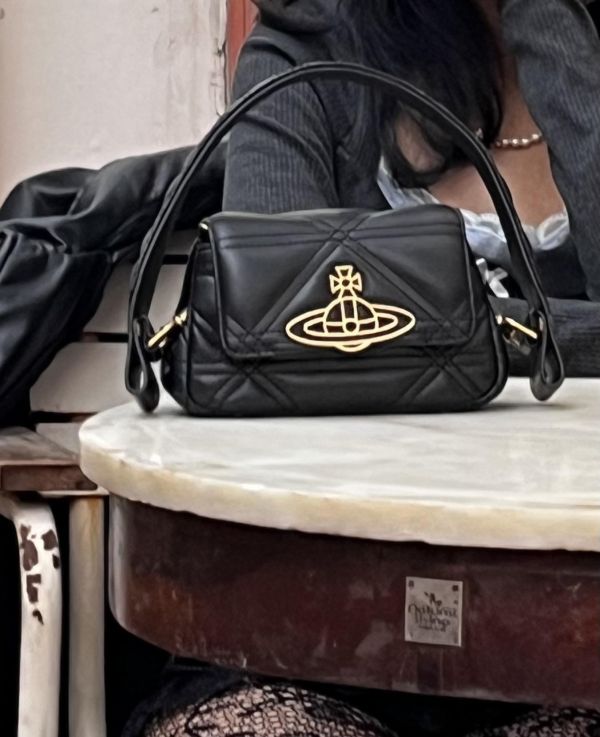 Vivienne Westwood HAZEL 小號絎縫黑色皮革腋下包 