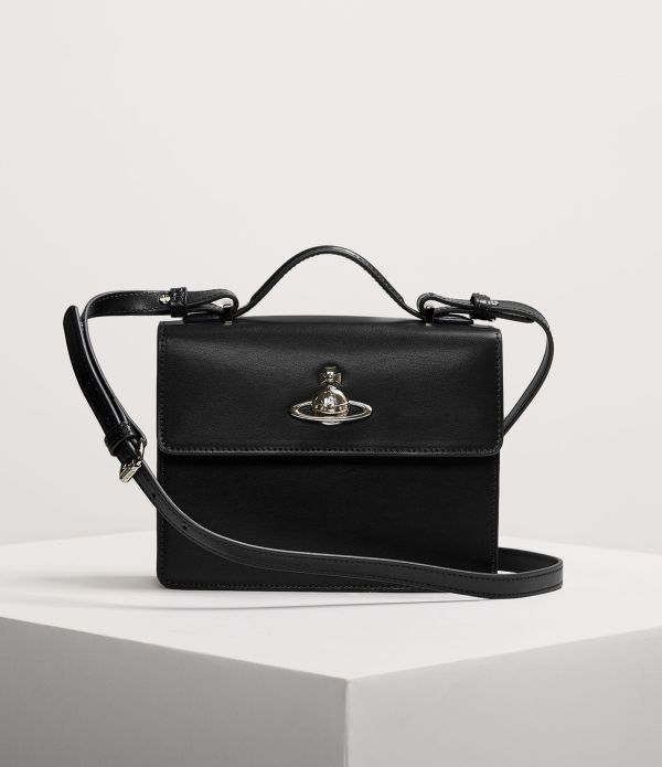 Vivienne Ｗestwood 黑色牛皮小方包 