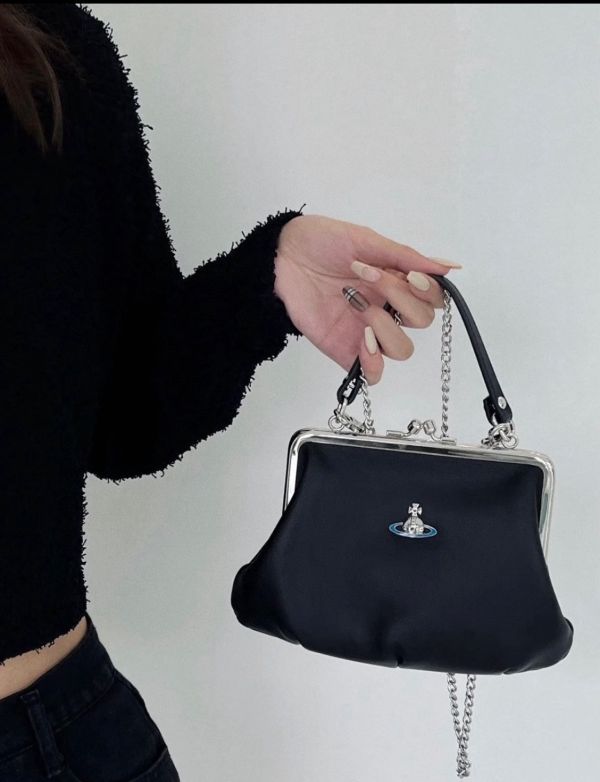 Vivienne Westwood Granny Frame 黑色小羊皮鏈條水餃包 