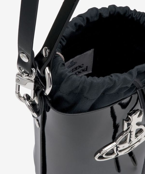 Vivienne Westwood Daisy 黑色抽繩水桶包 