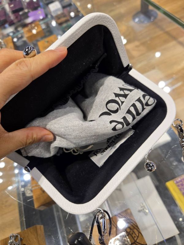 Vivienne Westwood [JENNIE同款]牛皮白色浮雕包 