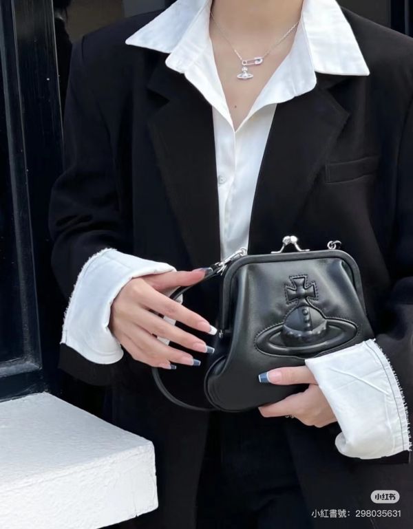 Vivienne Westwood [JENNIE同款]牛皮黑色浮雕包 