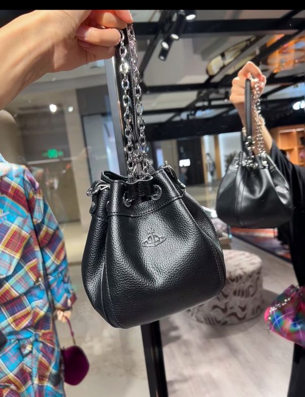 Vivienne Westwood Chrissy 黑色小號水桶包 