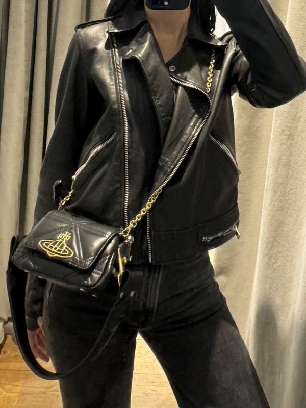 Vivienne Westwood HAZEL 小號絎縫黑色皮革腋下包 