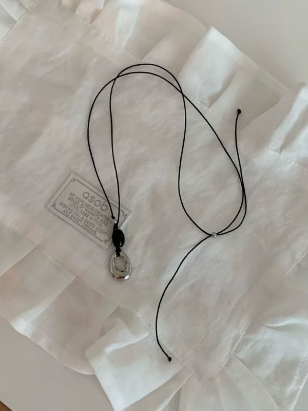 【界線之繫 Borderline Thread】 不規則金屬吊墜黑繩長項鏈 可調節長 細繩項鍊,可調節項鍊,墜飾項鍊,金屬墜飾,黑繩