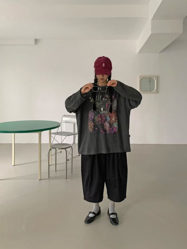 oversize慵懶落肩花朵塗鴉薄長袖 OVERSIZE,寬鬆,長袖,大學T,塗鴉,圓領