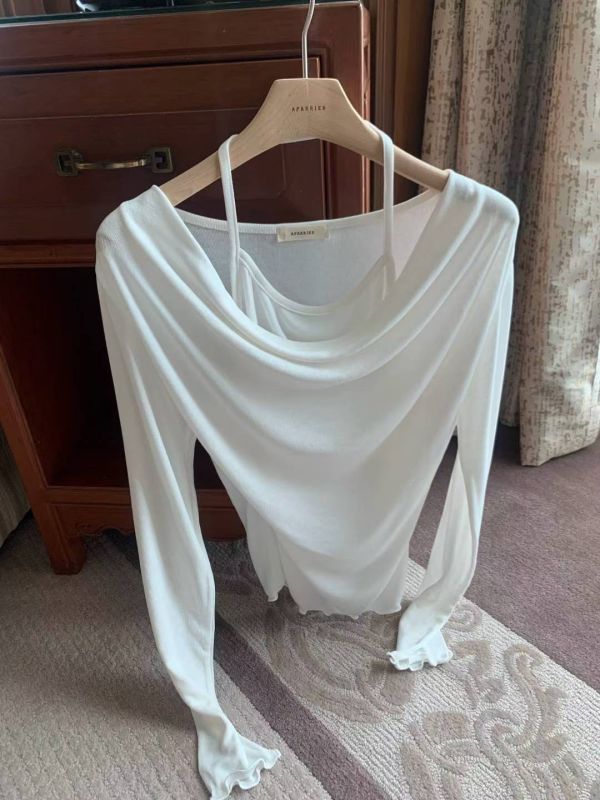 露肩繞頸層次長袖上衣 微性感長袖上衣 繞頸長袖上衣 性感上衣 氣質上衣 薄長袖
適合秋天穿 東大門