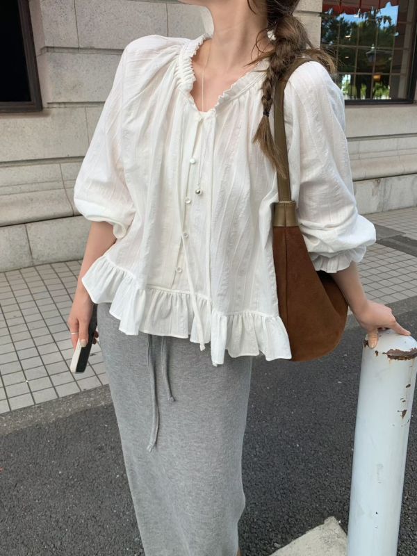 法式抽繩領口荷葉下擺長袖上衣 微燈籠袖 花苞袖口 抽繩領口荷葉下擺長袖上衣
