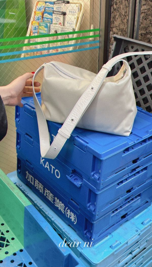 (現貨+預購) 日常質感牛皮尼龍方包輕方包 腋下包 斜肩包 可調節 新款麂皮包 尼龍包,通勤包,方包,日常,防潑水