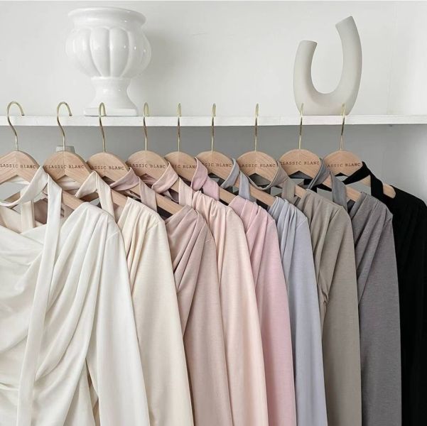 奶油色系 微性感 抓皺長袖上衣+繞脖繩 性感繞脖上衣 法式感上衣 褶皺長袖上衣  V領上衣