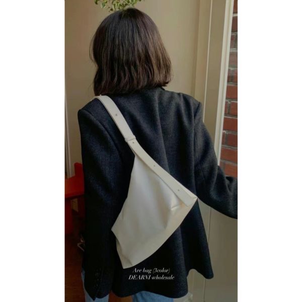 (現貨+預購) 日常質感牛皮尼龍方包輕方包 腋下包 斜肩包 可調節 新款麂皮包 尼龍包,通勤包,方包,日常,防潑水