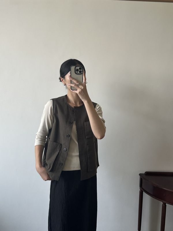 質感俐落挺版側鈕扣工裝背心 多口袋背心 工裝背心,背心,工装,多口袋,挺版,露營風