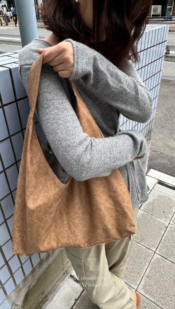 【DEARNI】個性質感超大容量通勤包 單肩包 大學生包 肩背包 肩背包,水桶包,包袱,水餃包,大容量,韓國