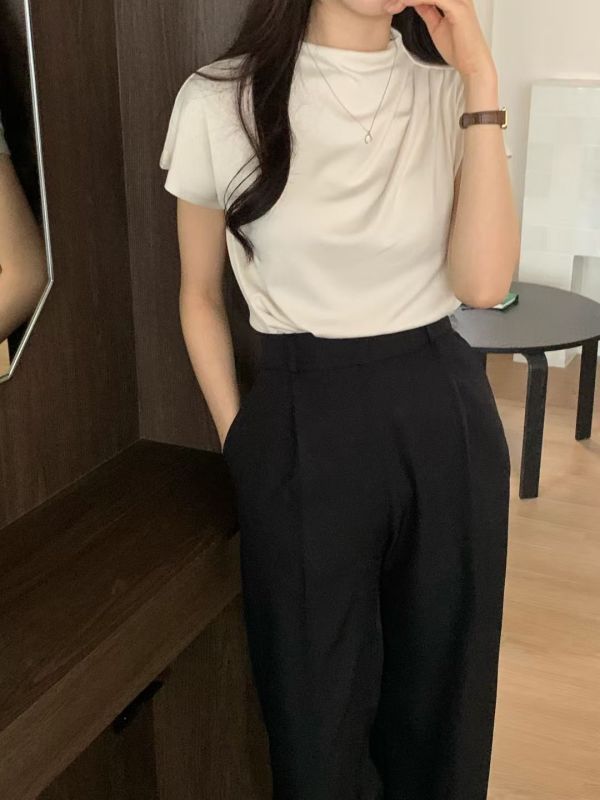溫柔垂墜感微高領短袖上衣 高領,垂墜感,短袖,溫柔感,上衣,女裝