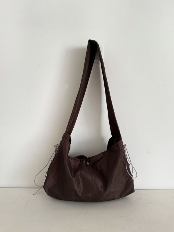 街頭感尼龍肩背包 輕量肩背包 肩背包,單肩,尼龍包,側背包,大容量