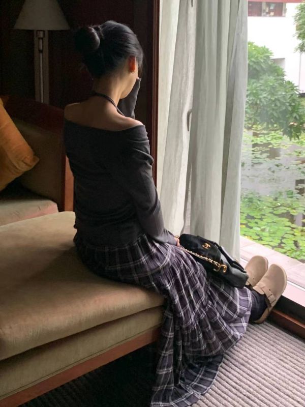 露肩繞頸層次長袖上衣 微性感長袖上衣 繞頸長袖上衣 性感上衣 氣質上衣 薄長袖
適合秋天穿 東大門