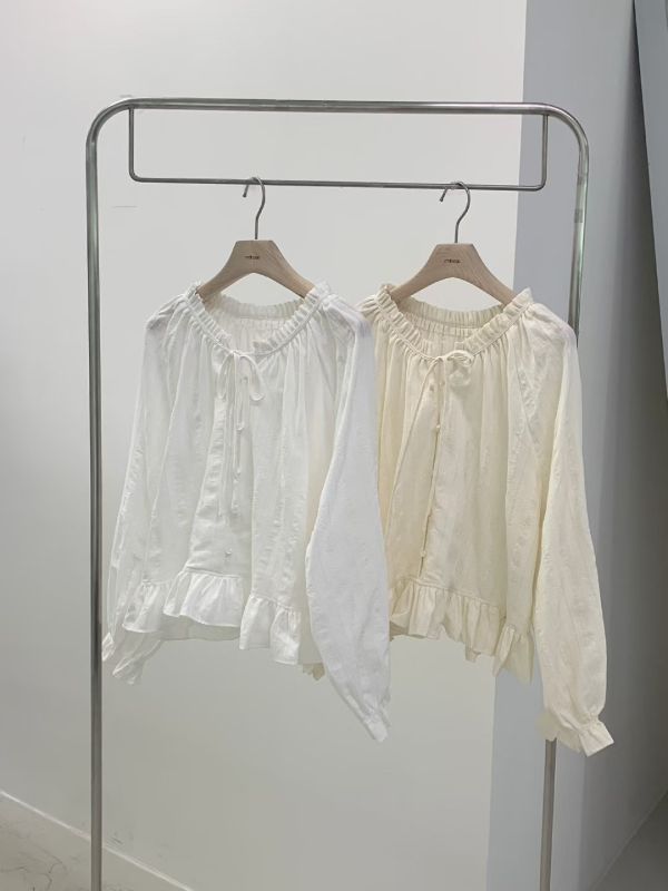 法式抽繩領口荷葉下擺長袖上衣 微燈籠袖 花苞袖口 抽繩領口荷葉下擺長袖上衣