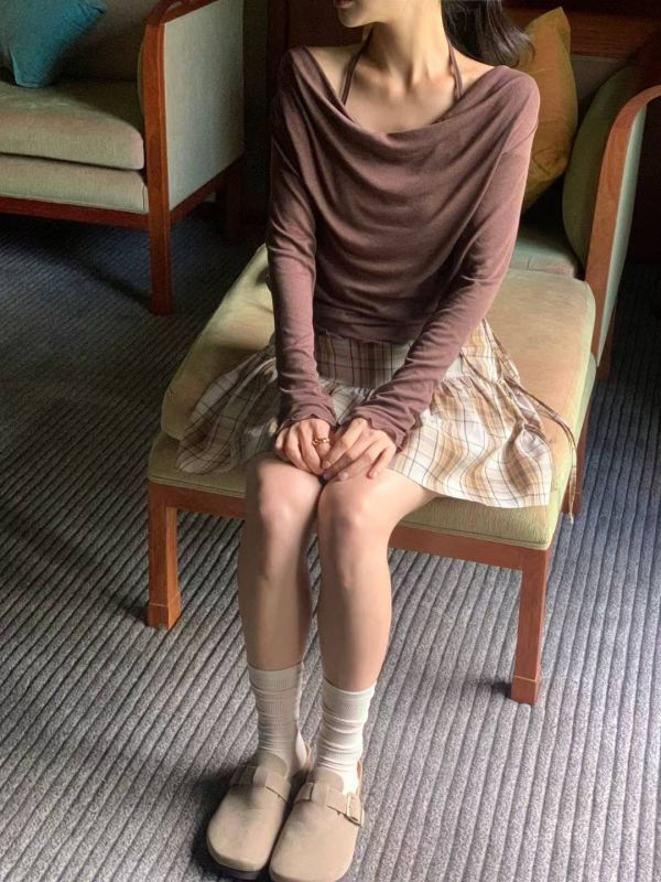 露肩繞頸層次長袖上衣 微性感長袖上衣 繞頸長袖上衣 性感上衣 氣質上衣 薄長袖
適合秋天穿 東大門