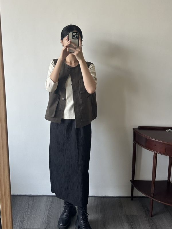 質感俐落挺版側鈕扣工裝背心 多口袋背心 工裝背心,背心,工装,多口袋,挺版,露營風