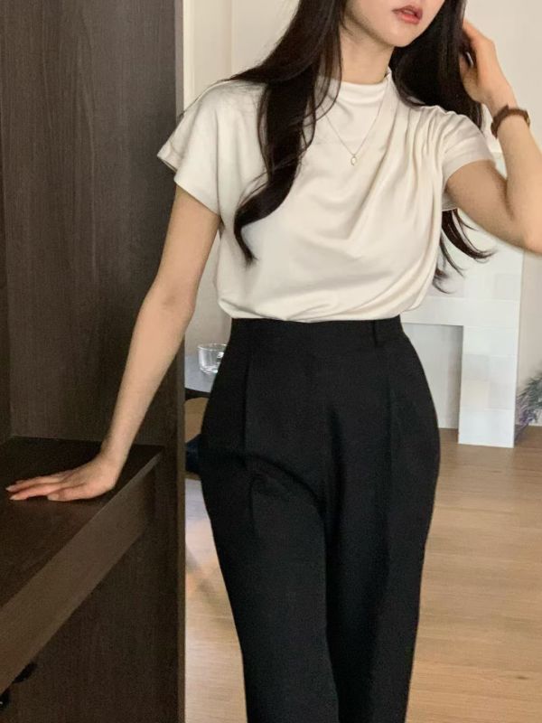 溫柔垂墜感微高領短袖上衣 高領,垂墜感,短袖,溫柔感,上衣,女裝