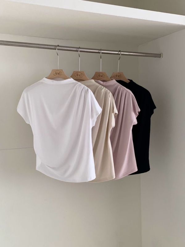 溫柔垂墜感微高領短袖上衣 高領,垂墜感,短袖,溫柔感,上衣,女裝