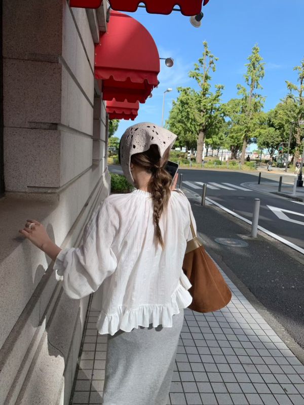 法式抽繩領口荷葉下擺長袖上衣 微燈籠袖 花苞袖口 抽繩領口荷葉下擺長袖上衣