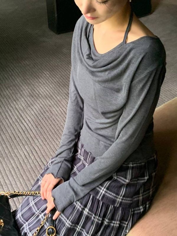 露肩繞頸層次長袖上衣 微性感長袖上衣 繞頸長袖上衣 性感上衣 氣質上衣 薄長袖
適合秋天穿 東大門