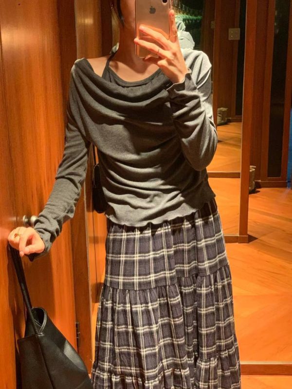 露肩繞頸層次長袖上衣 微性感長袖上衣 繞頸長袖上衣 性感上衣 氣質上衣 薄長袖
適合秋天穿 東大門