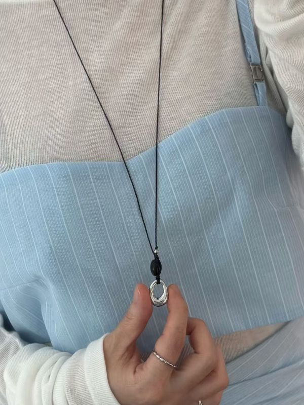 【界線之繫 Borderline Thread】 不規則金屬吊墜黑繩長項鏈 可調節長 細繩項鍊,可調節項鍊,墜飾項鍊,金屬墜飾,黑繩