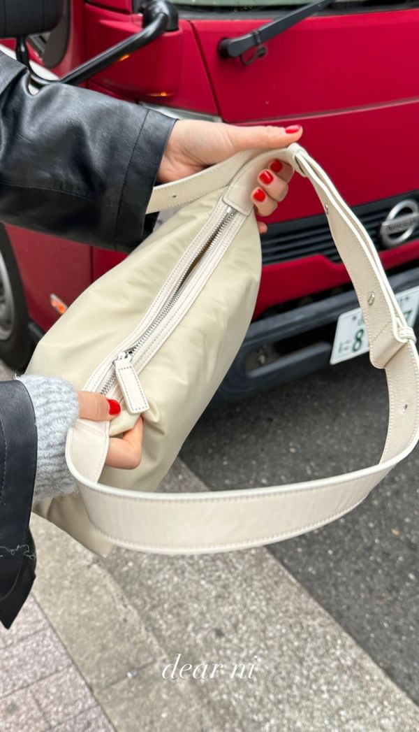 (現貨+預購) 日常質感牛皮尼龍方包輕方包 腋下包 斜肩包 可調節 新款麂皮包 尼龍包,通勤包,方包,日常,防潑水