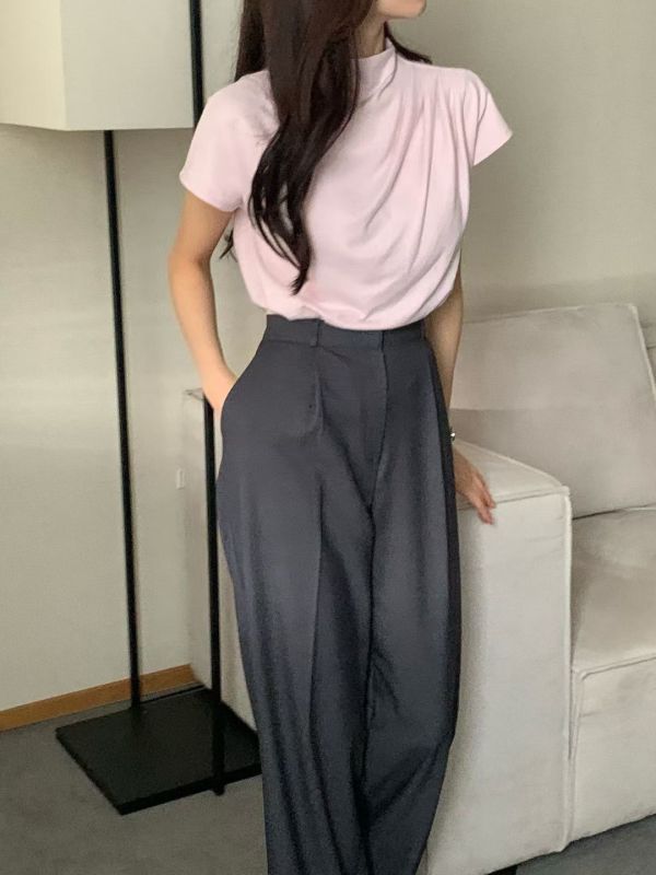 溫柔垂墜感微高領短袖上衣 高領,垂墜感,短袖,溫柔感,上衣,女裝