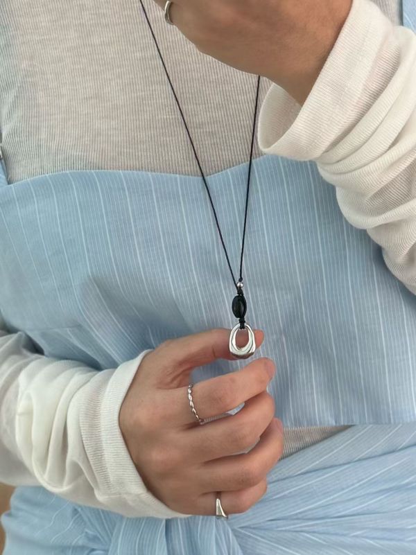 【界線之繫 Borderline Thread】 不規則金屬吊墜黑繩長項鏈 可調節長 細繩項鍊,可調節項鍊,墜飾項鍊,金屬墜飾,黑繩