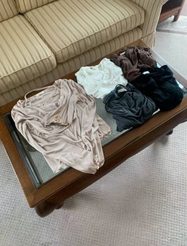 露肩繞頸層次長袖上衣 微性感長袖上衣 繞頸長袖上衣 性感上衣 氣質上衣 薄長袖
適合秋天穿 東大門