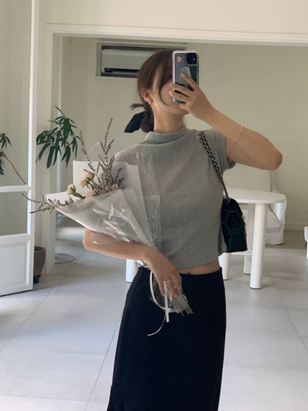 極簡風 微收腰細紋立領上衣 百搭短袖上衣 