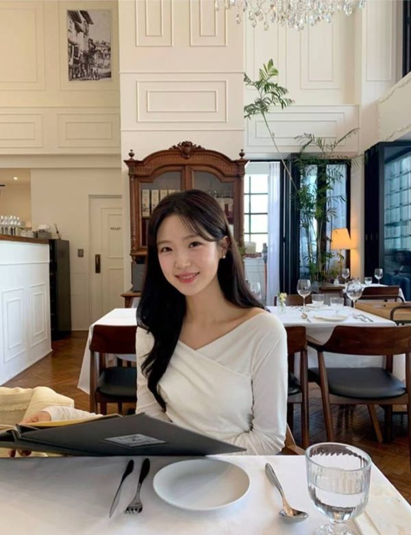 法式v領嫩q彈力長袖上衣 柔感貼身交叉設計長袖上衣  優雅風
交叉領口