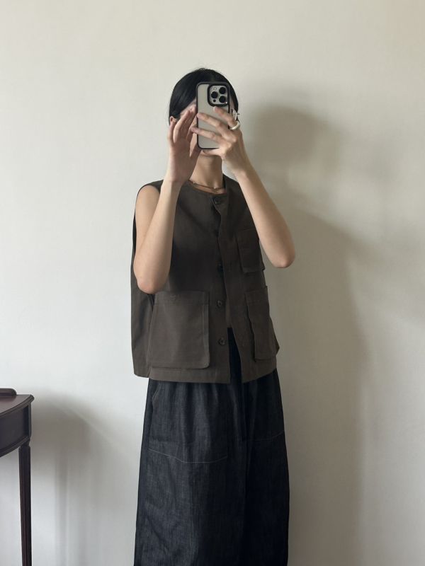 質感俐落挺版側鈕扣工裝背心 多口袋背心 工裝背心,背心,工装,多口袋,挺版,露營風