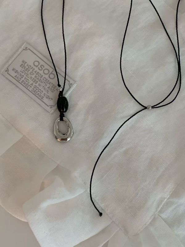【界線之繫 Borderline Thread】 不規則金屬吊墜黑繩長項鏈 可調節長 細繩項鍊,可調節項鍊,墜飾項鍊,金屬墜飾,黑繩