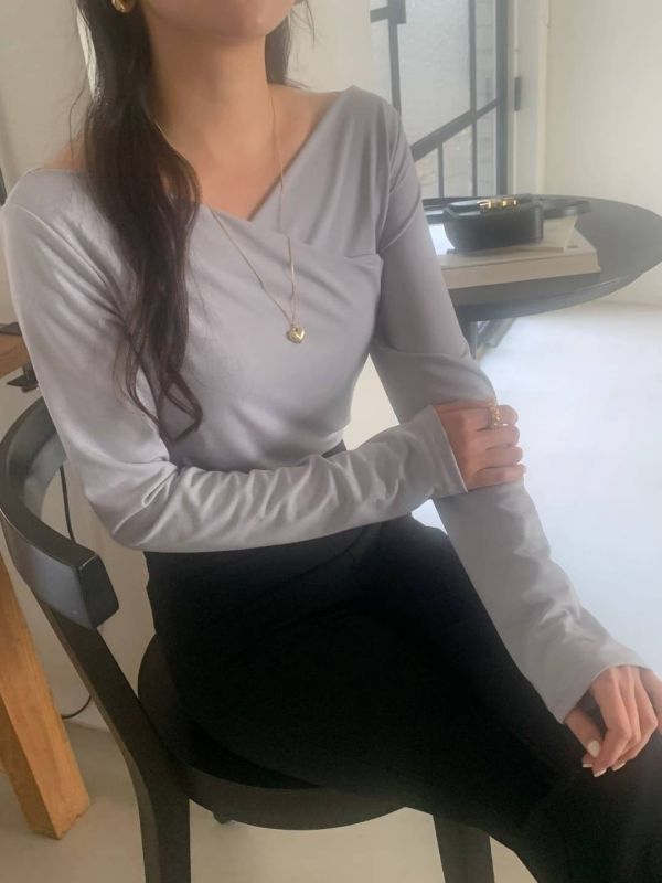 法式v領嫩q彈力長袖上衣 柔感貼身交叉設計長袖上衣  優雅風
交叉領口