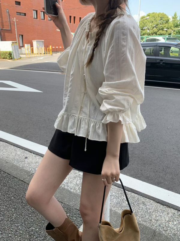 法式抽繩領口荷葉下擺長袖上衣 微燈籠袖 花苞袖口 抽繩領口荷葉下擺長袖上衣