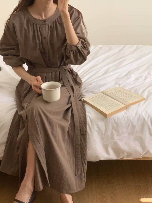 秋日溫柔綁腰設計感長洋裝 排釦長袖洋裝 洋裝,長板,排釦,長袖,圓領