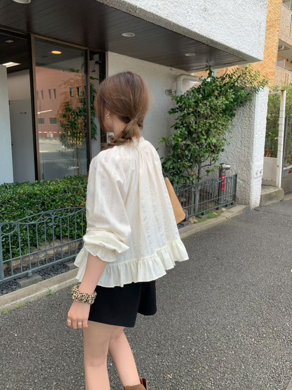 法式抽繩領口荷葉下擺長袖上衣 微燈籠袖 花苞袖口 抽繩領口荷葉下擺長袖上衣