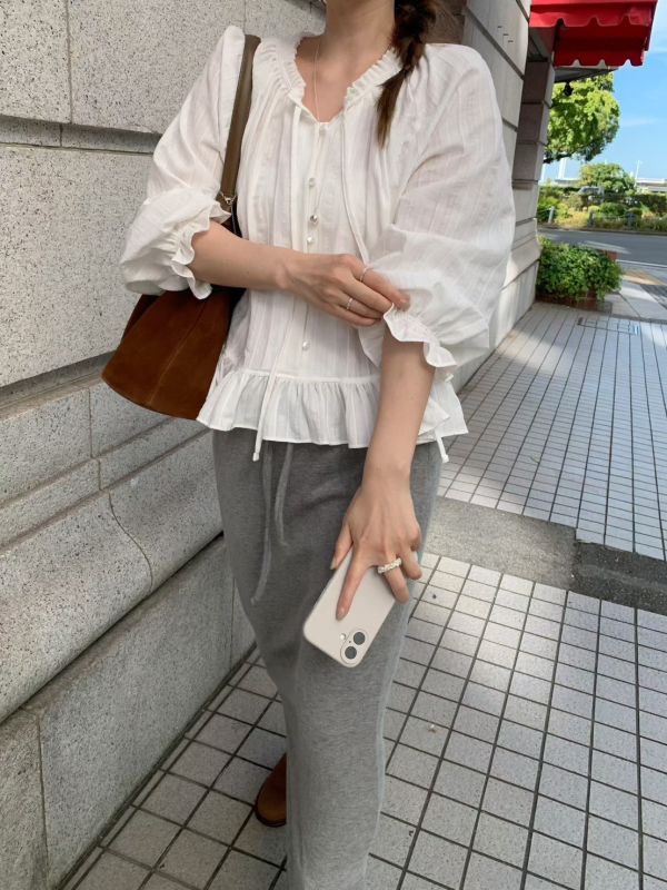 法式抽繩領口荷葉下擺長袖上衣 微燈籠袖 花苞袖口 抽繩領口荷葉下擺長袖上衣