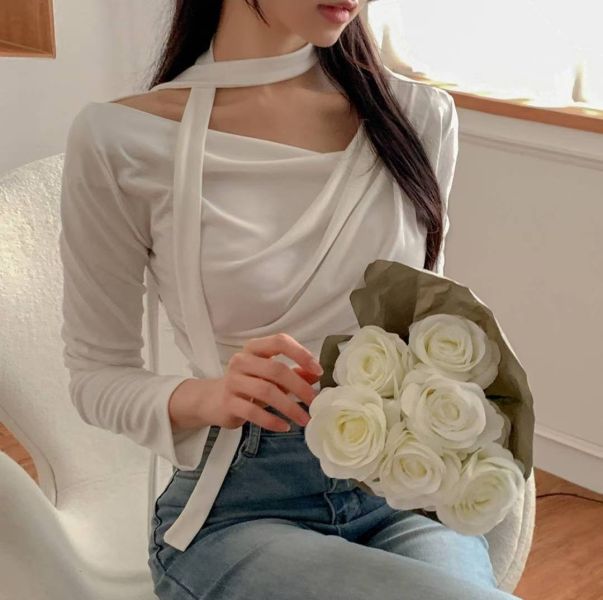 奶油色系 微性感 抓皺長袖上衣+繞脖繩 性感繞脖上衣 法式感上衣 褶皺長袖上衣  V領上衣