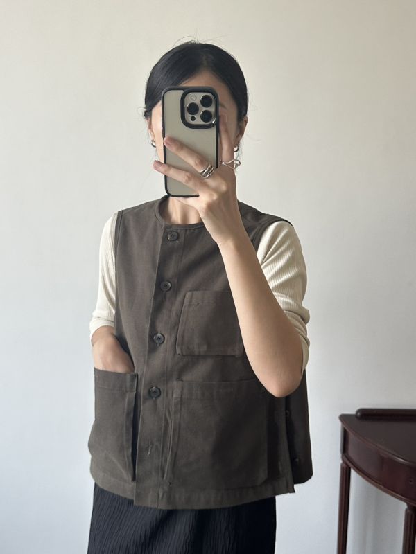 質感俐落挺版側鈕扣工裝背心 多口袋背心 工裝背心,背心,工装,多口袋,挺版,露營風