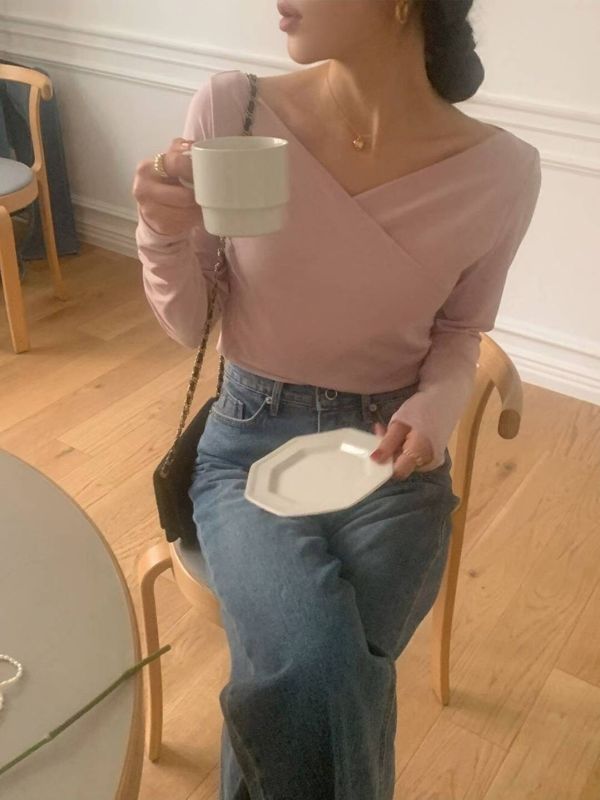 法式v領嫩q彈力長袖上衣 柔感貼身交叉設計長袖上衣  優雅風
交叉領口