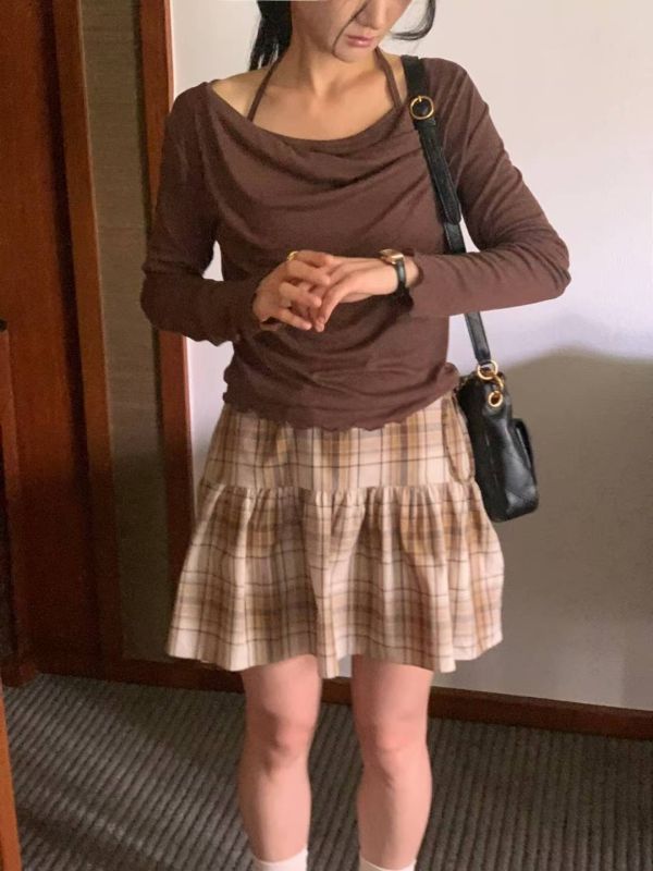 露肩繞頸層次長袖上衣 微性感長袖上衣 繞頸長袖上衣 性感上衣 氣質上衣 薄長袖
適合秋天穿 東大門