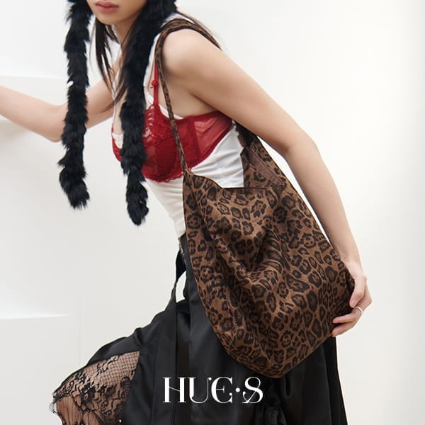 麂皮豹紋極輕量側背包 