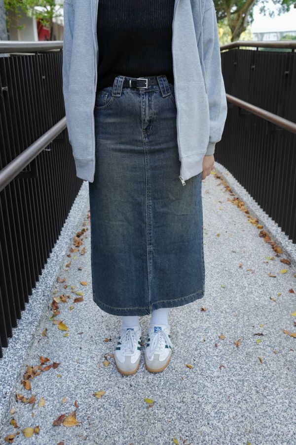 後開岔牛仔半身裙 牛仔半身裙、後開岔裙、高腰牛仔裙、日系裙款、百搭裙、修身裙、日系穿搭、氣質裙款、女裝半身裙、休閒牛仔裙