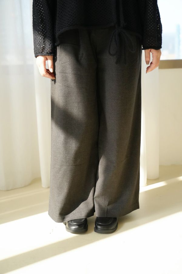 絕佳比例通勤褲 絕佳比例通勤褲、高腰通勤褲、顯瘦長褲、修身褲、秋冬長褲、百搭褲、直筒褲、女褲、通勤穿搭、職場長褲、舒適長褲、日常長褲